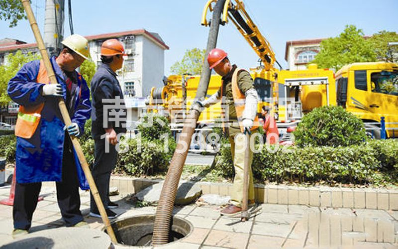 214苏州路小区抽污水