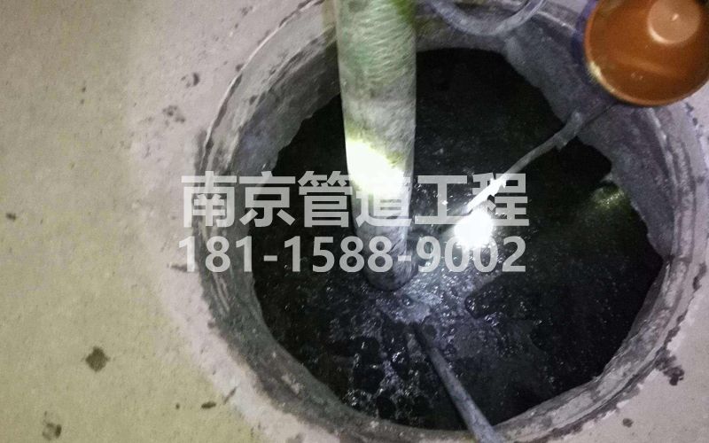 216苏州路清理化粪池